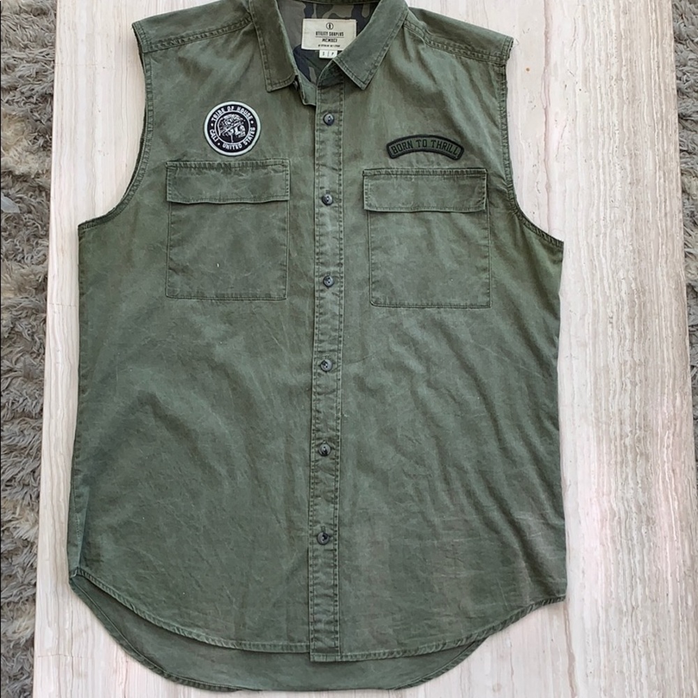 Sleeveless button down - Picture 4 of 5